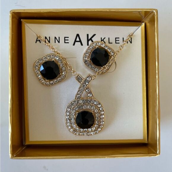 NIB Anne Klein Matching Necklace and Earring Set - Picture 1 of 5